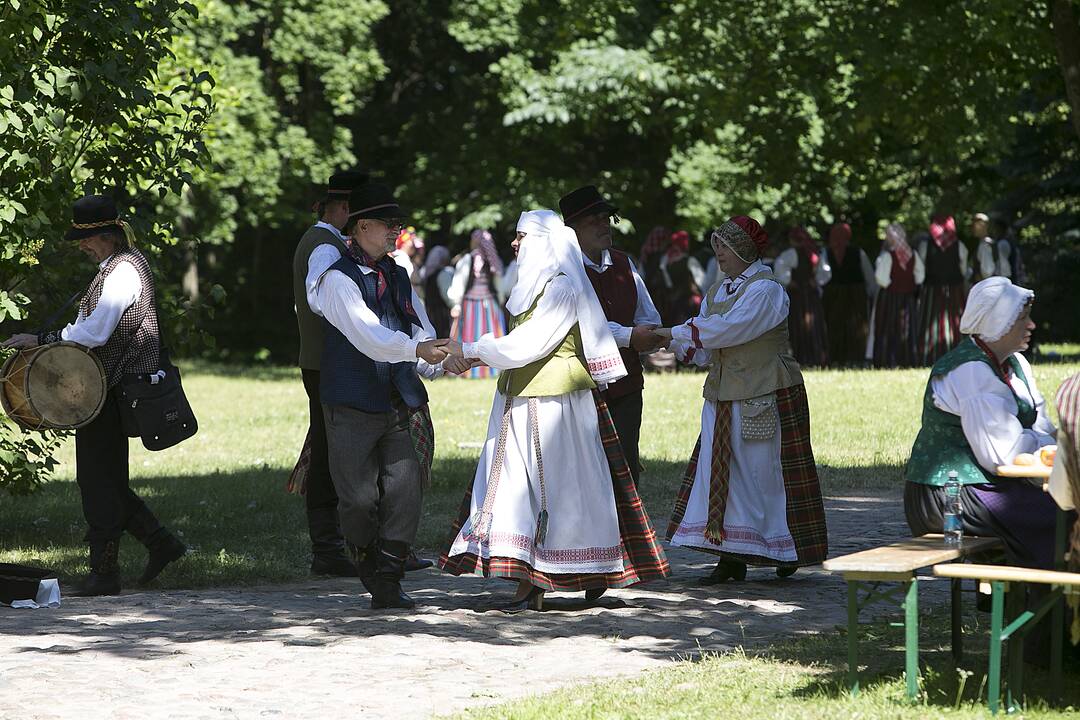 Raudondvario parke – folkloro fiesta