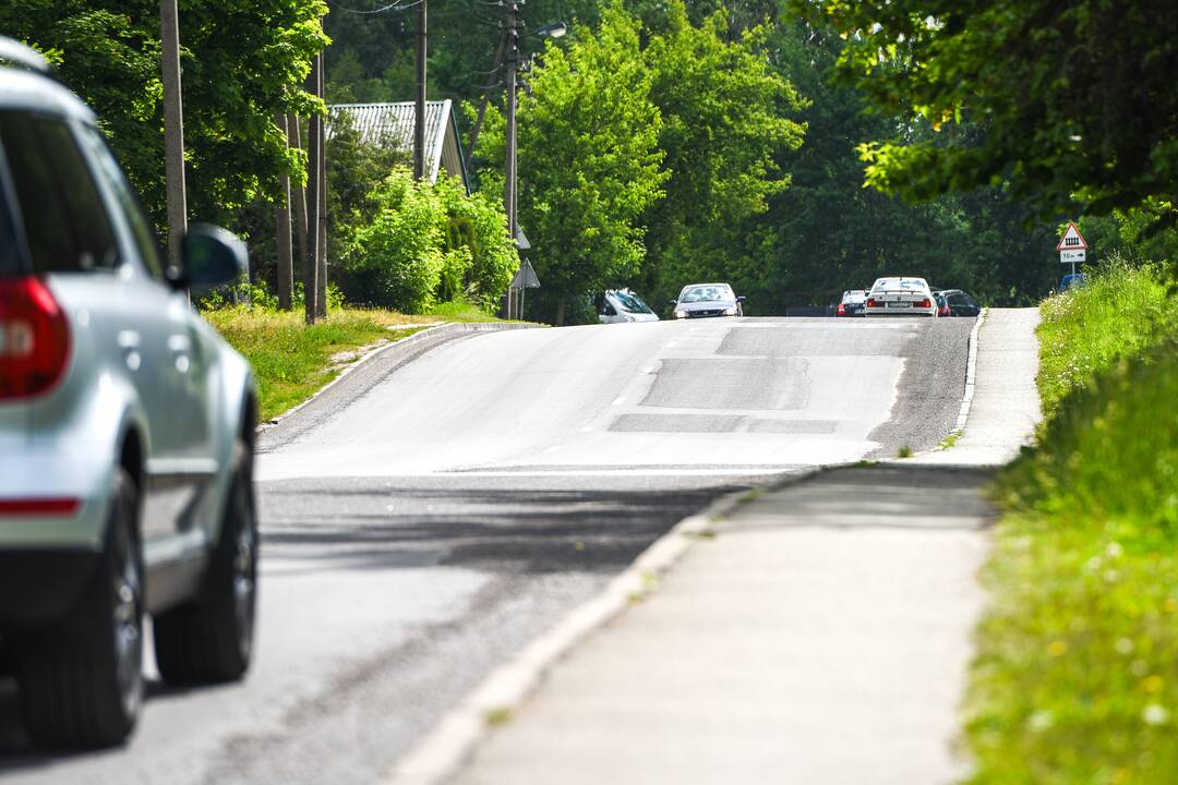 Skubotai tvarkytos gatvės neatlaikė nė metų