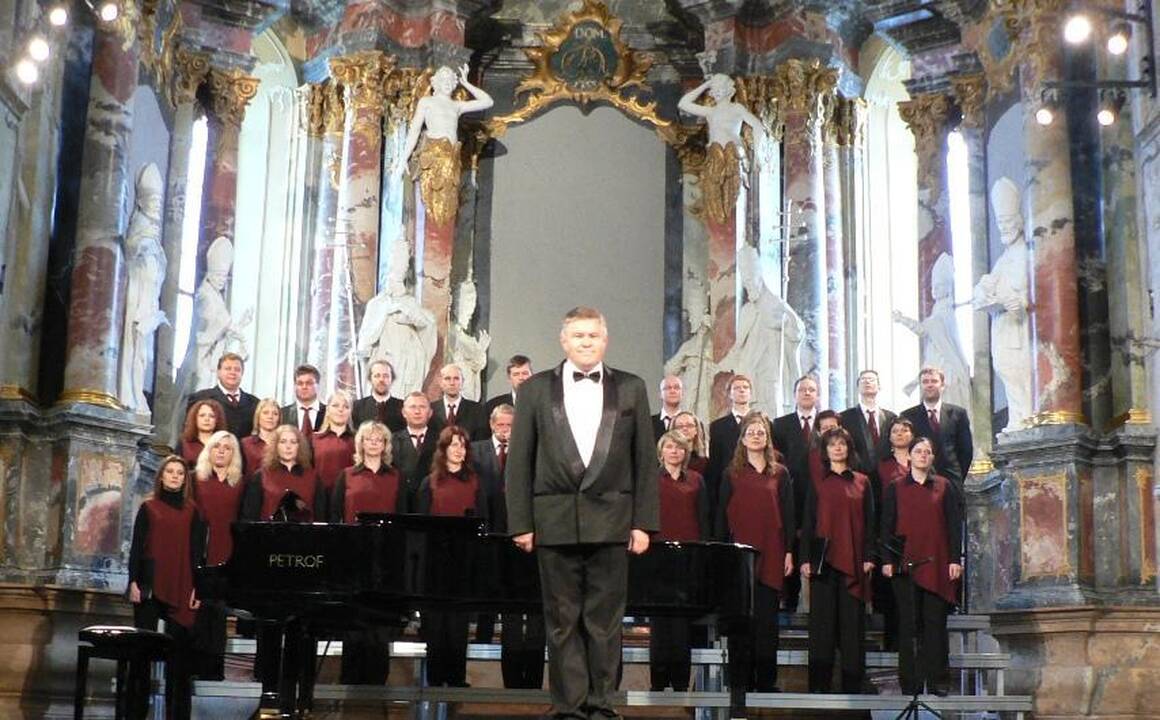 Advento vakarą dainuos „Cantare“