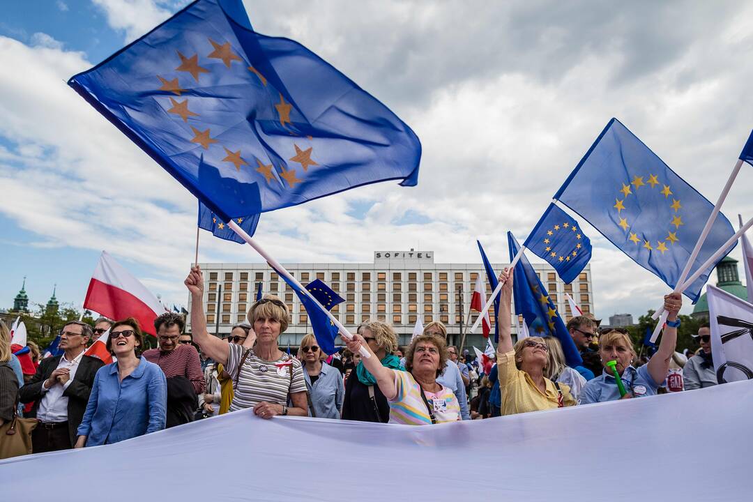 Eitynės Varšuvoje už demokratiją ir ES