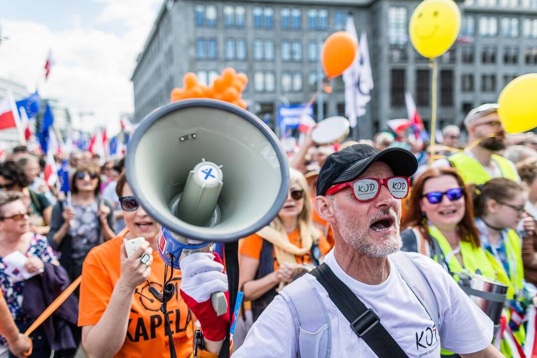 Eitynės Varšuvoje už demokratiją ir ES