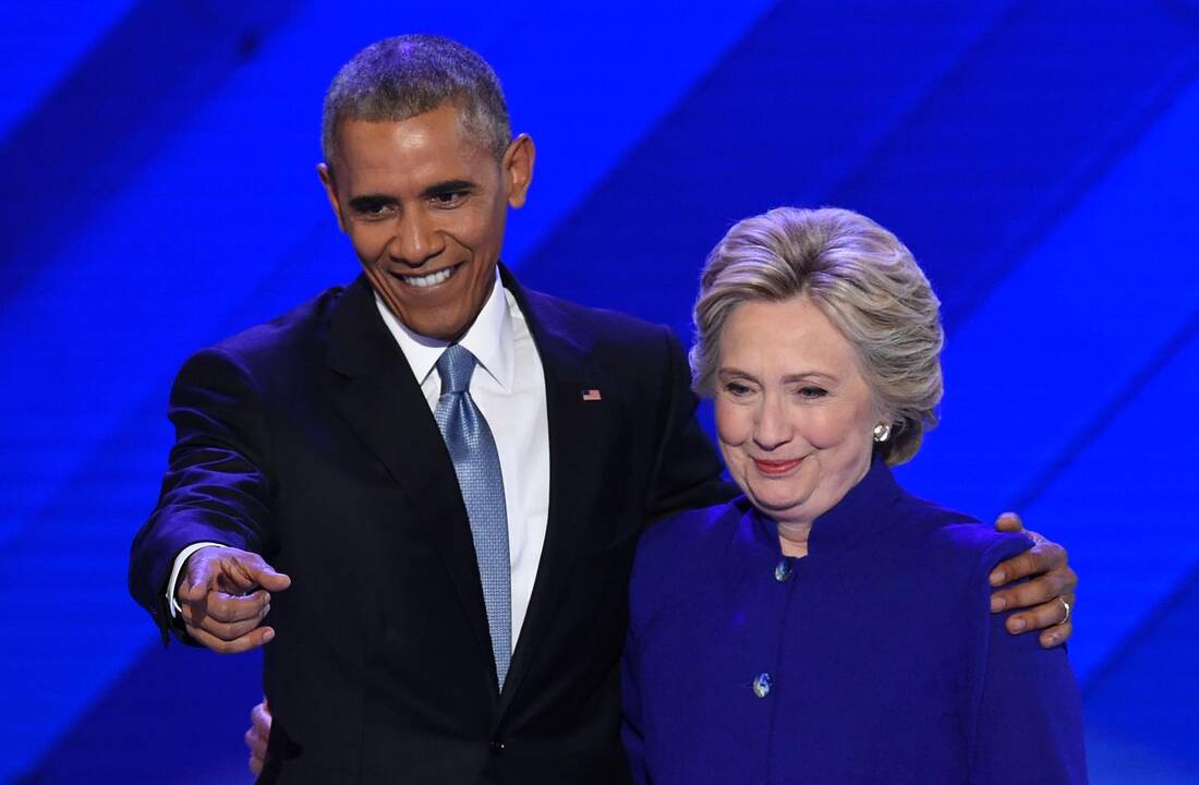 B. Obama perduoda estafetę H. Clinton