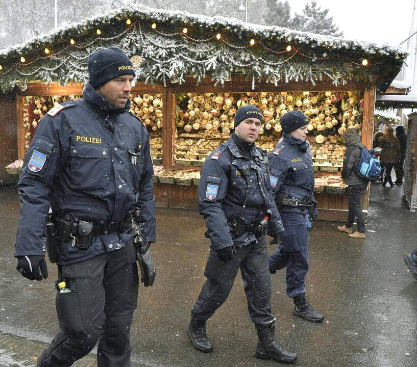 Berlyne sunkvežimis įvažiavo į žmonių minią