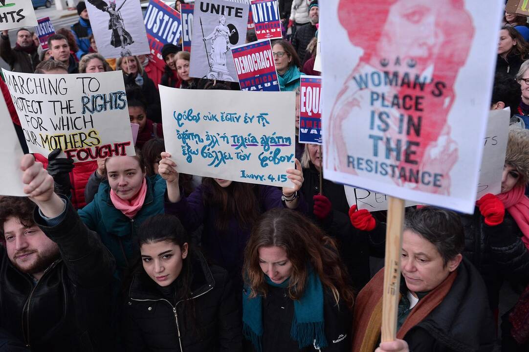 Moterys protestuoja prieš D. Trumpą