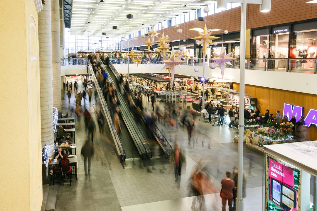 Kalėdinių pirkinių karštinė "Akropolyje"