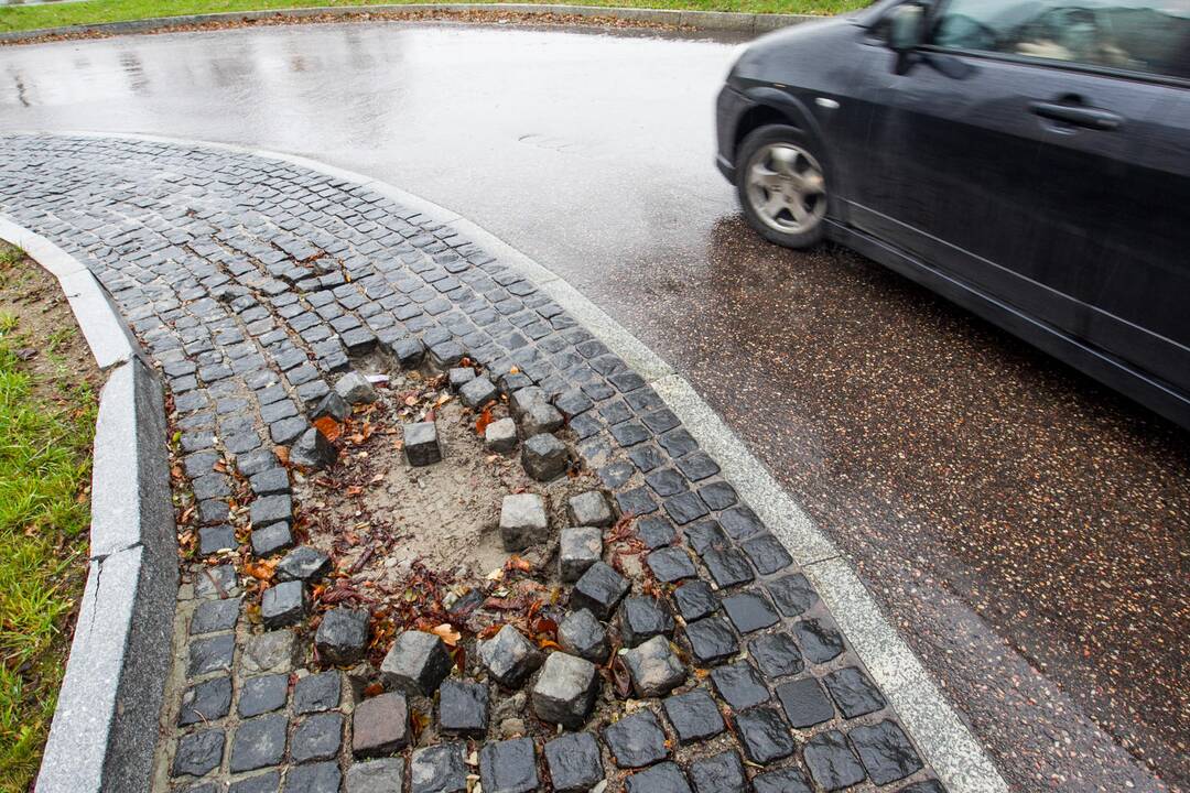 Radvilėnų pl. žiedui vėl reikia remonto