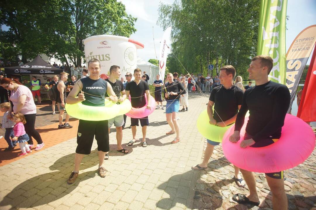 „Nacionalinės vyrų dienos“ vandens kovos