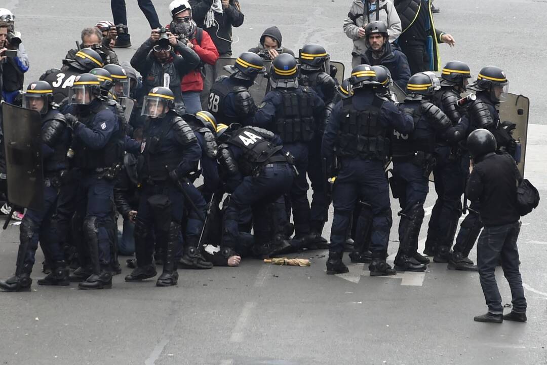 Policijos ir demonstrantų susirėmimai Prancūzijoje