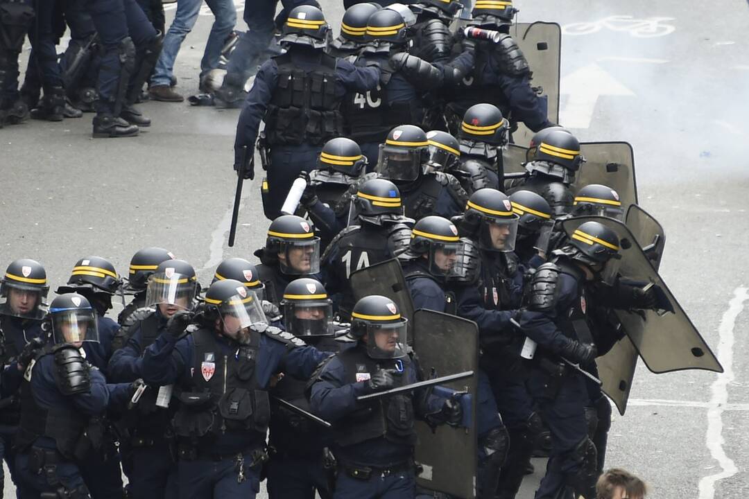 Policijos ir demonstrantų susirėmimai Prancūzijoje