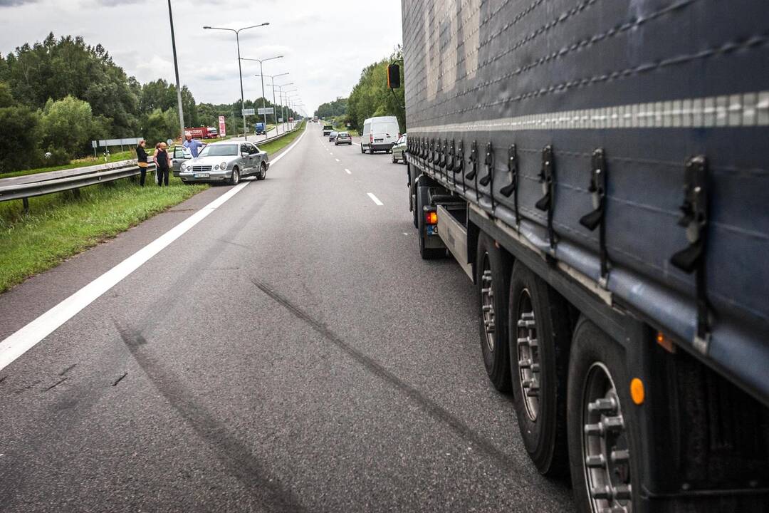 Avarija autostradoje Vilnius-Kaunas