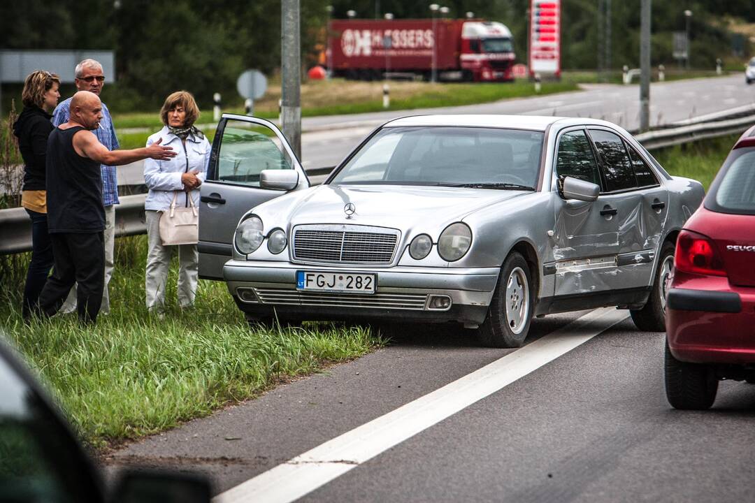 Avarija autostradoje Vilnius-Kaunas