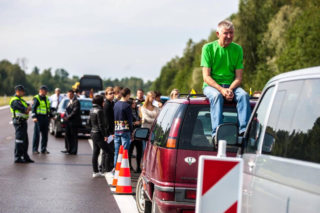 Kauniečiai kartu su visa Lietuva vėl stojo į Baltijos kelią