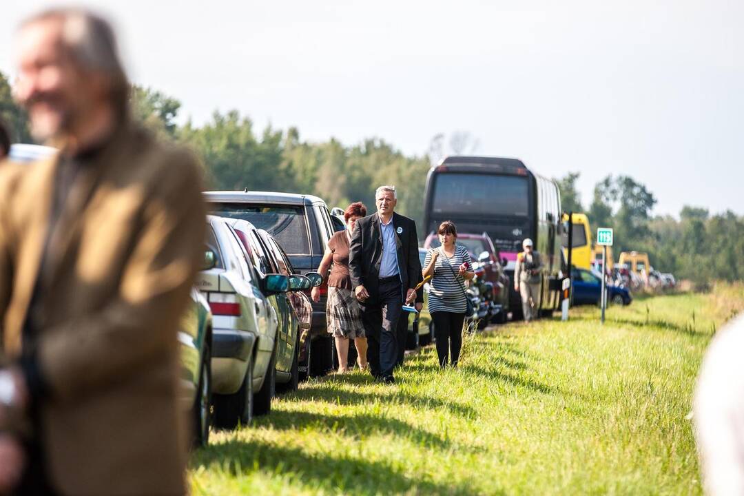 Kauniečiai kartu su visa Lietuva vėl stojo į Baltijos kelią