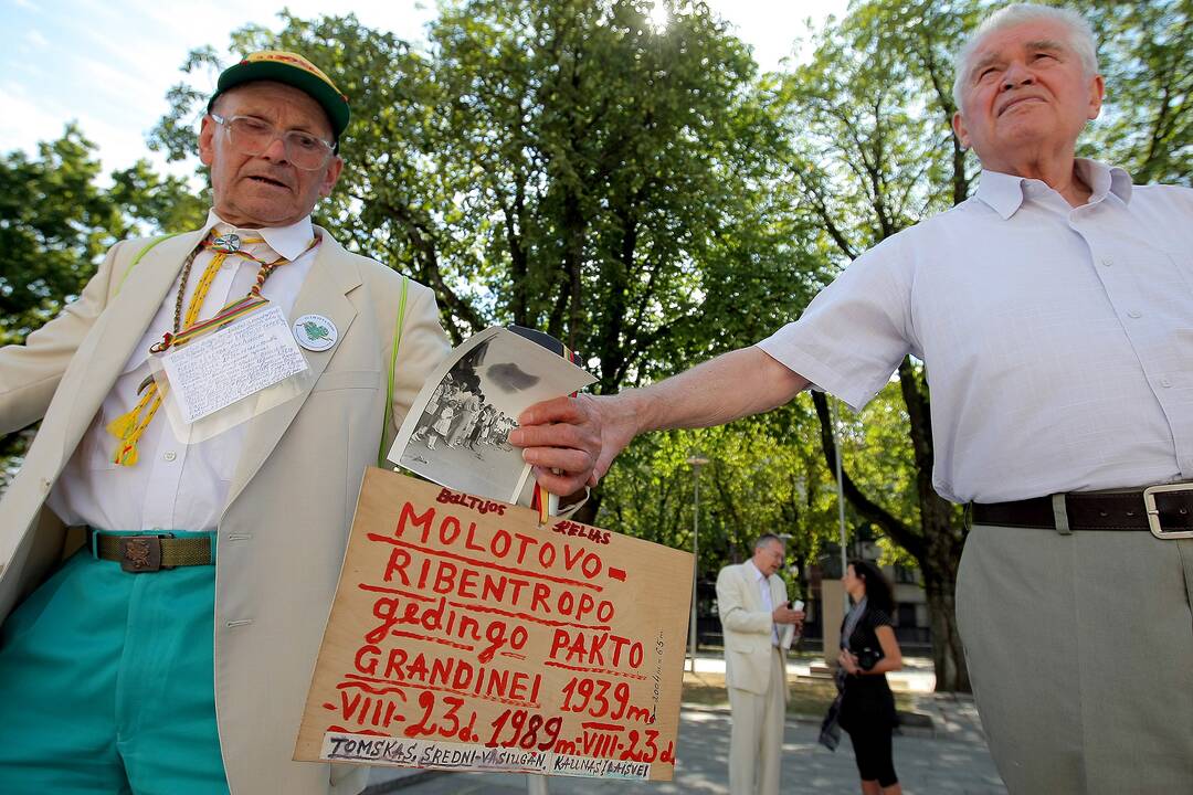 Kaune paminėta Juodojo kaspino diena ir 26-osios Baltijos kelio metinės.