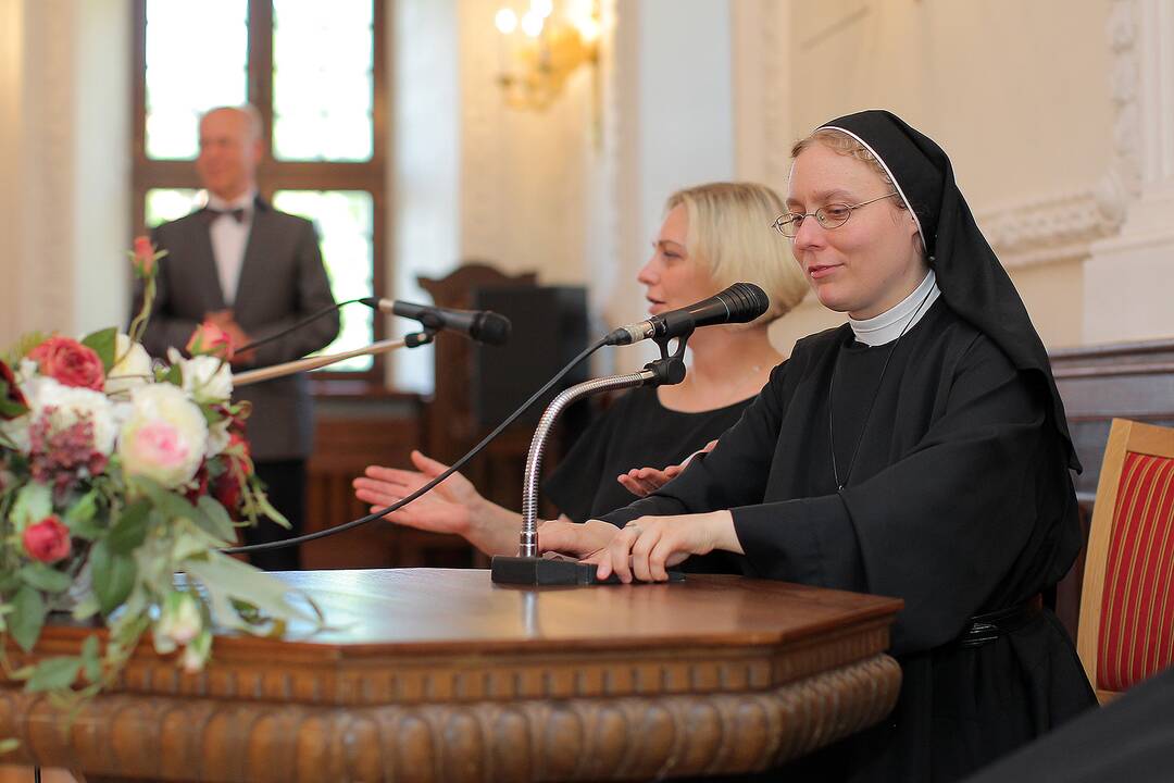 Seserų benediktinių paramos renginys