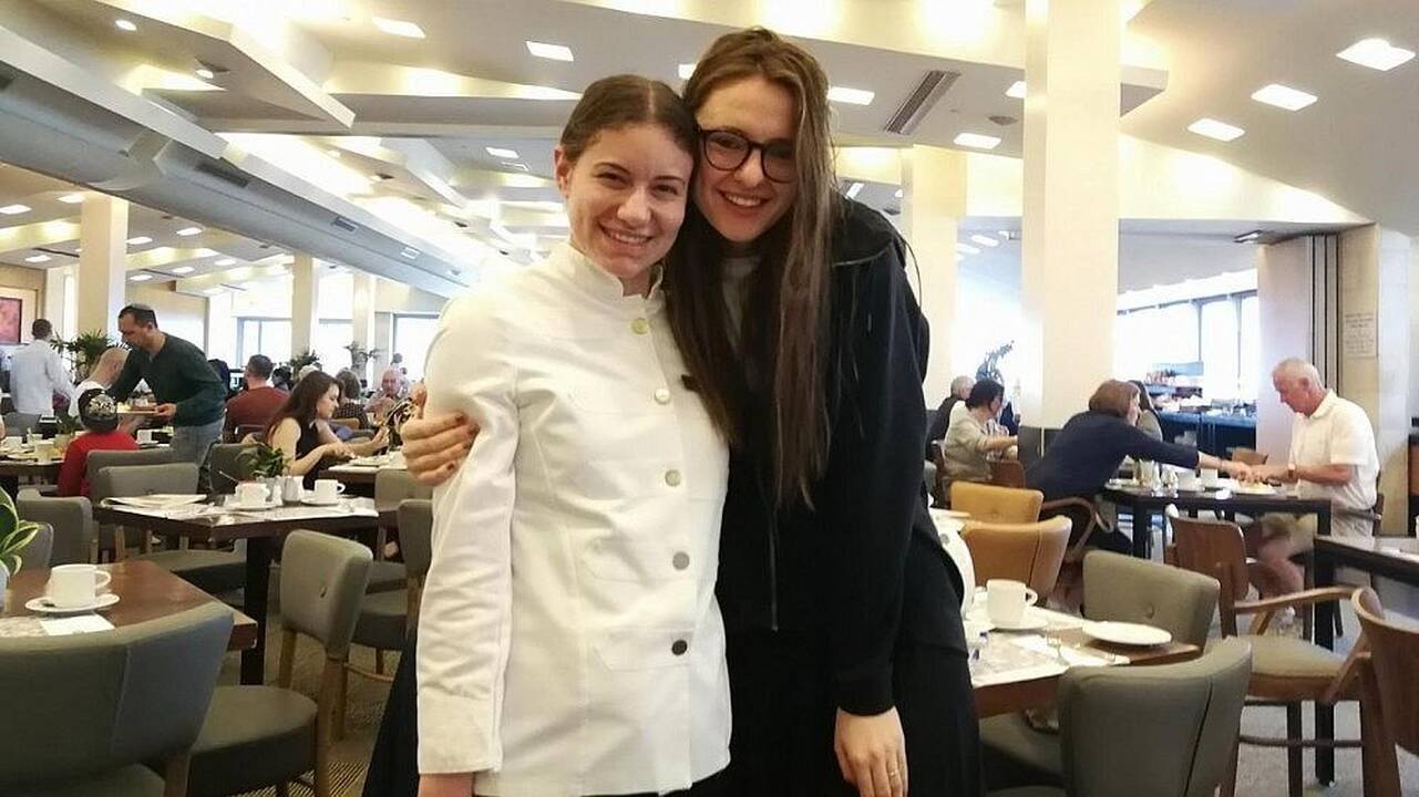 Ieva Zasimauskaitė (dešinėje)