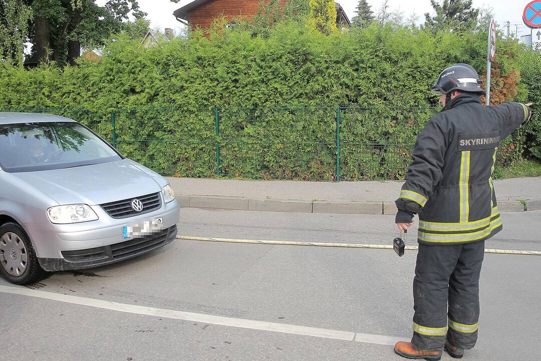 Skuodo gatvėje degė autobusas