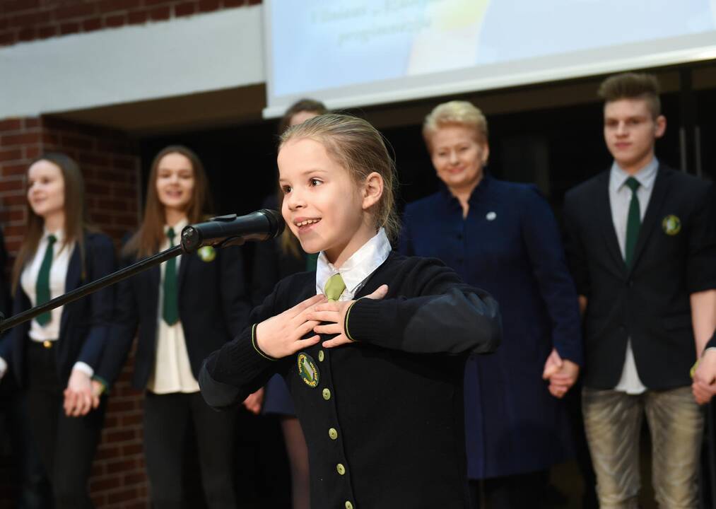 Prezidentė aplankė Vilniaus „Ąžuolyno“ progimnaziją