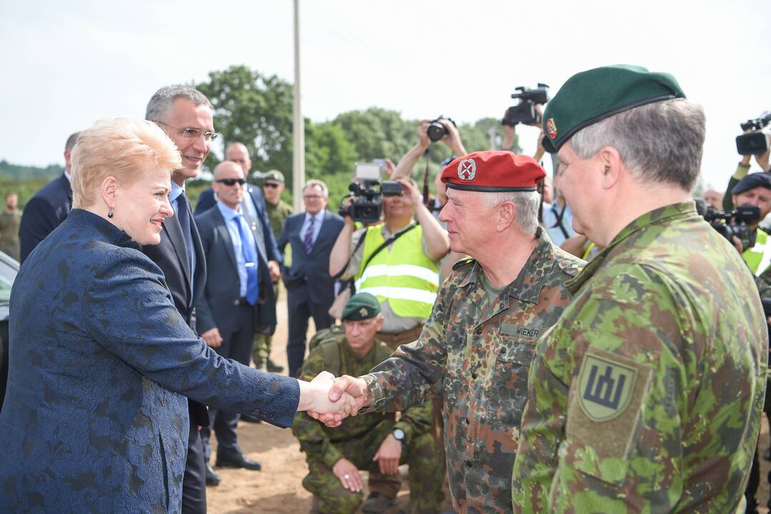 Stebėti pratybų „Geležinis vilkas“ atvyko NATO vadovas