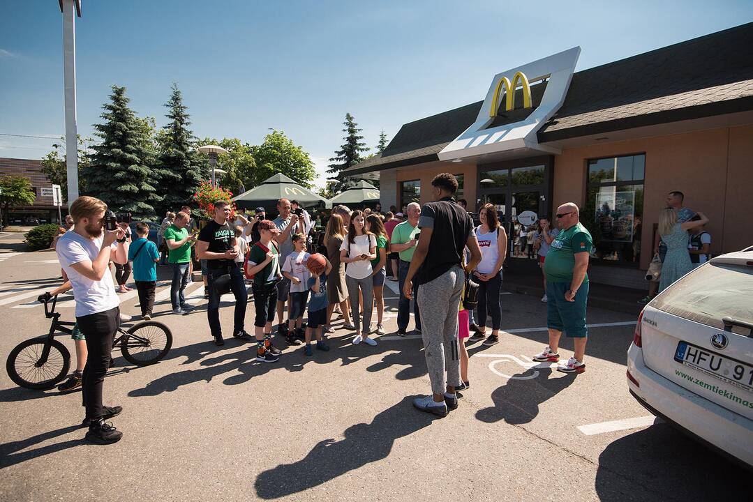 E. Ulanovas įamžintas „McDonald‘s žvaigždžių alėjoje“