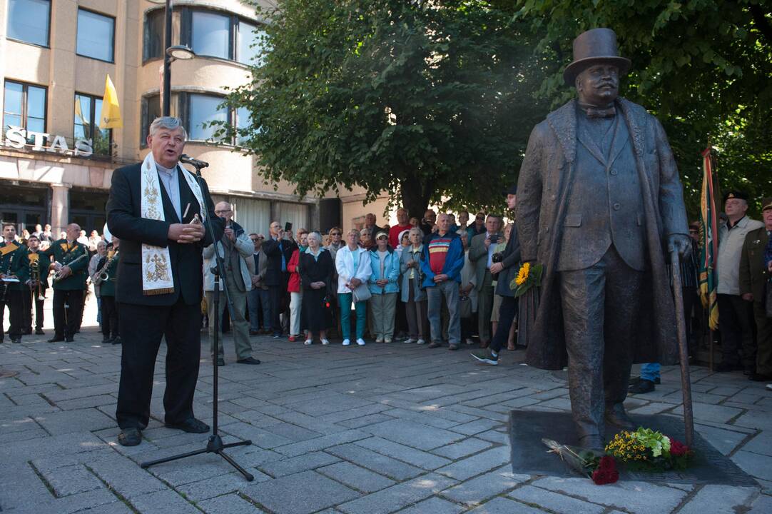 Iškilmingai atidengtas J.Vileišio paminklas