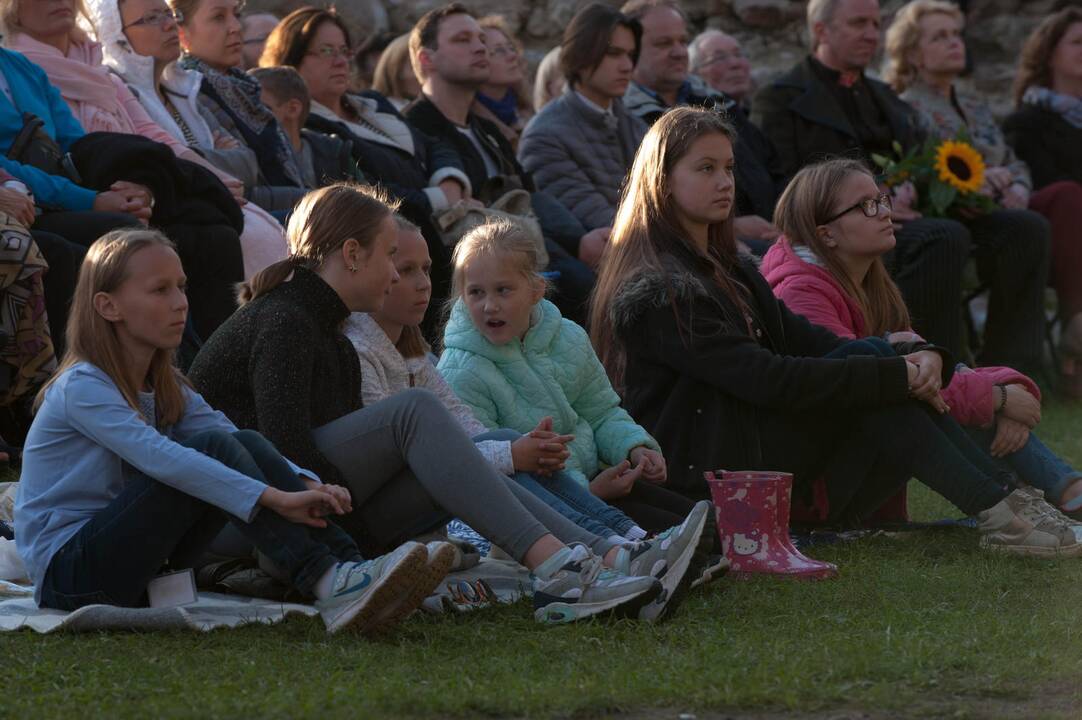 Šventinės akimirkos prie Kauno pilies