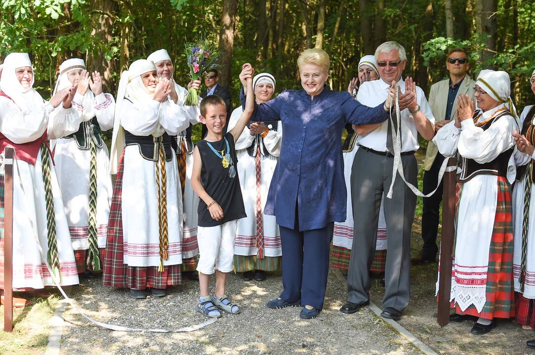 Prezidentė jau pasivaikščiojo Anykščių medžių viršūnėmis