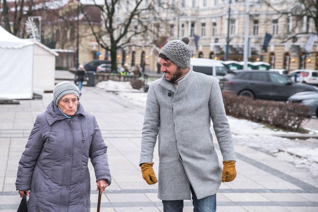 Miesto egle grožėjosi vieniši senoliai