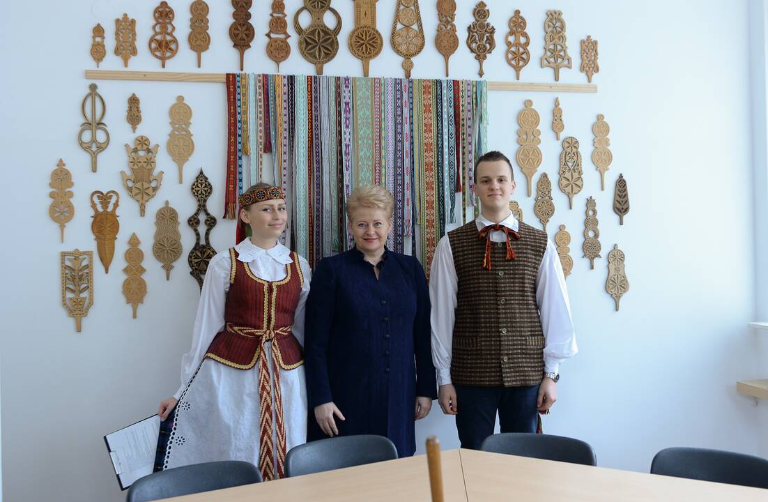 D. Grybauskaitė lankėsi Vasario 16-osios gimnazijoje