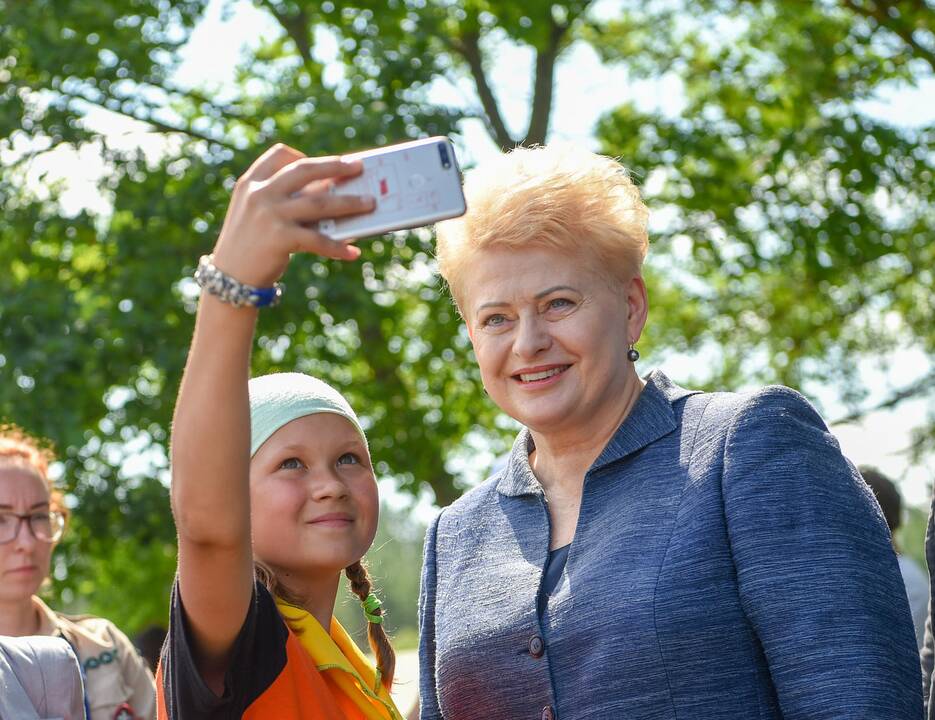 Prezidentei įteiktas garbingiausias skautų apdovanojimas