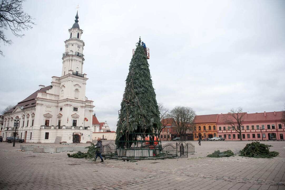 Kauno Kalėdų eglutės nupuošimas