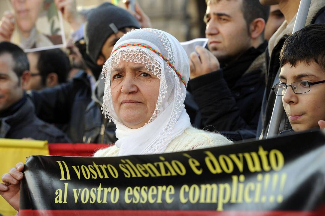 Prancūzijoje per 200 tūkst. žmonių išėjo į gatves protestuoti