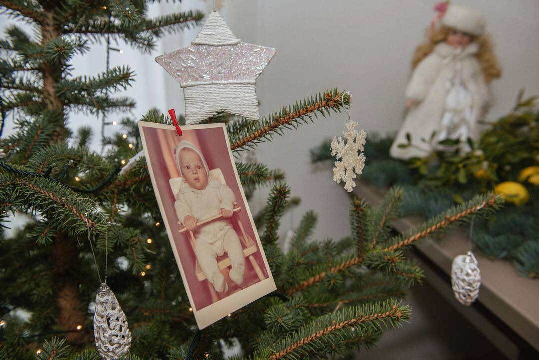 Eglė Straleckaitė-Daugėlė (kairėje) su vyru Justinu ir dukra Vakare