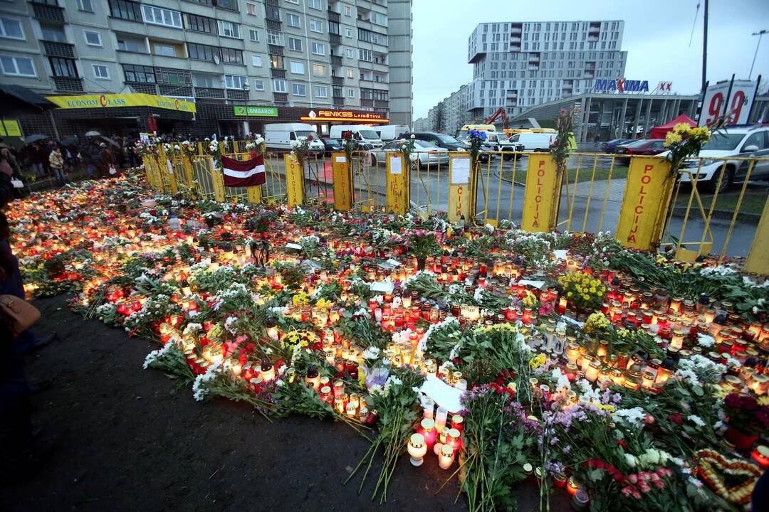 Baigtos žmonių paieškos Rygoje sugriuvusioje „Maximoje“