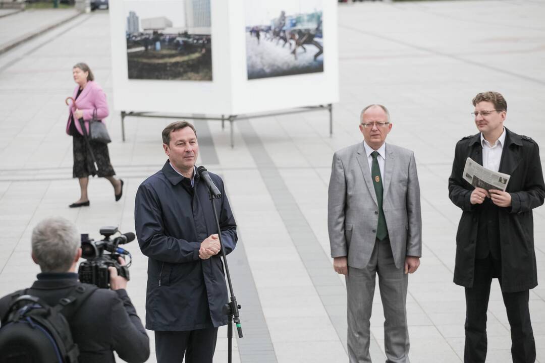 Katedros aikštėje atidaryta Z. Kazėno fotografijų paroda