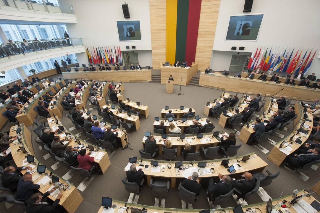 Seimas svarstys siūlymą uždrausti politikams turėti labdaros fondus