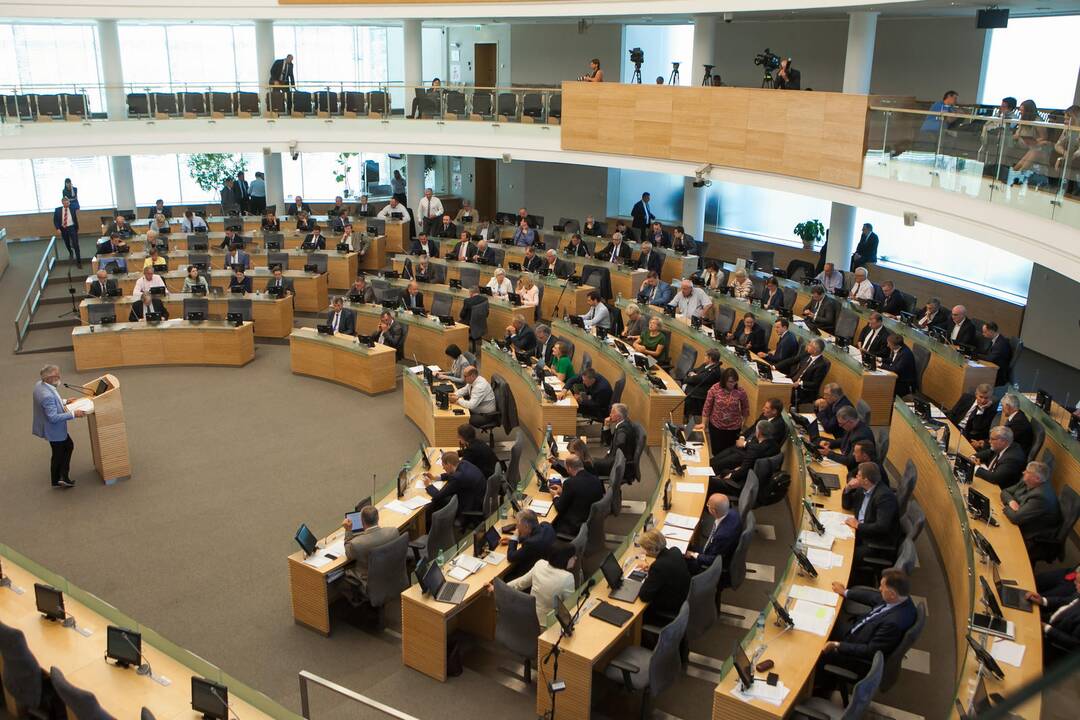 Seimas sprendė dėl apkaltos M. Basčiui