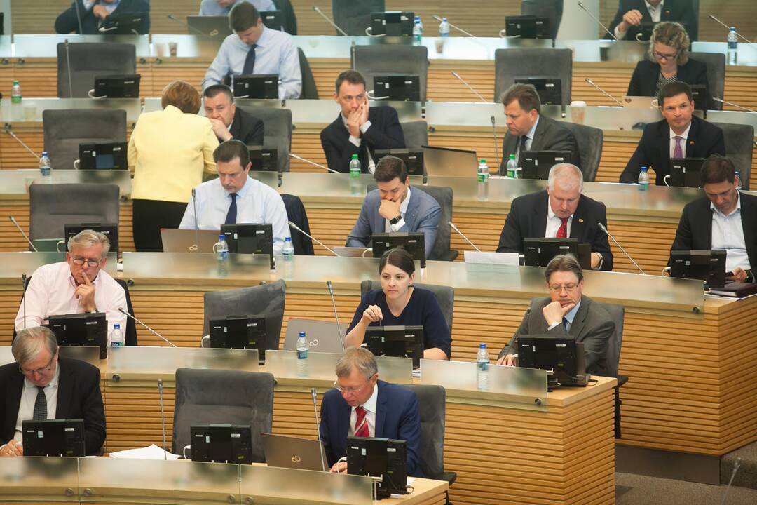 Seimas sprendė dėl apkaltos M. Basčiui