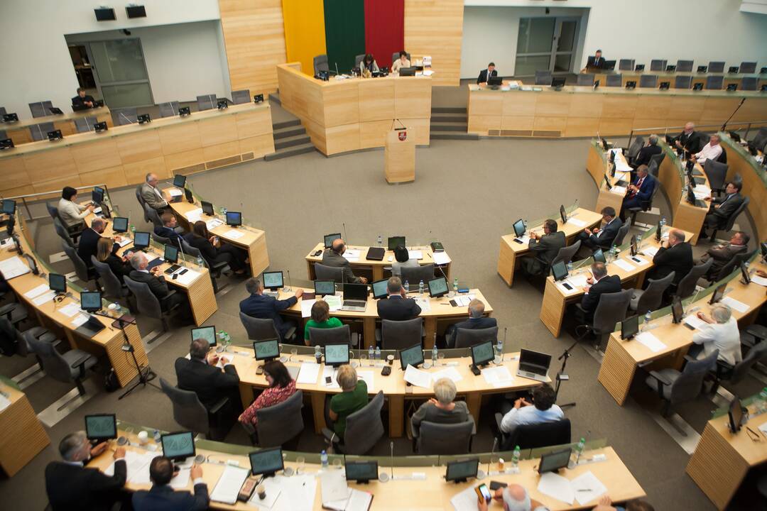 Seimas sprendė dėl apkaltos M. Basčiui