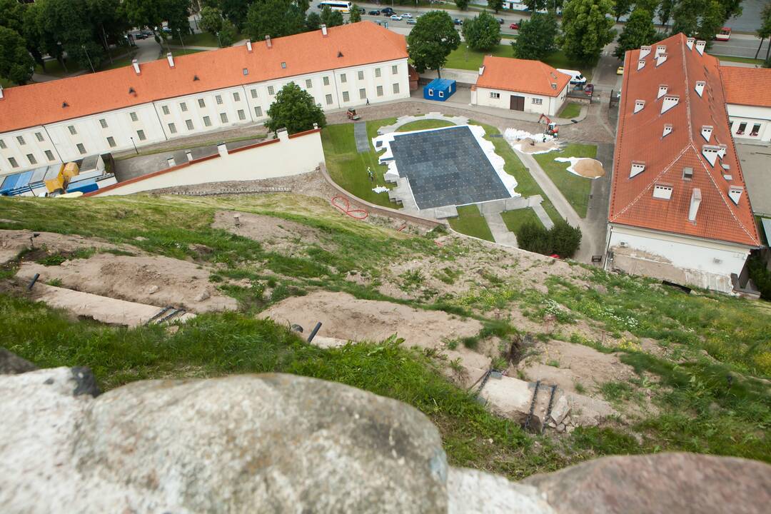 Pajudėjo Gedimino kalno tvarkymo darbai