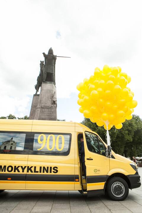 Mokykloms – nauji geltonieji autobusiukai