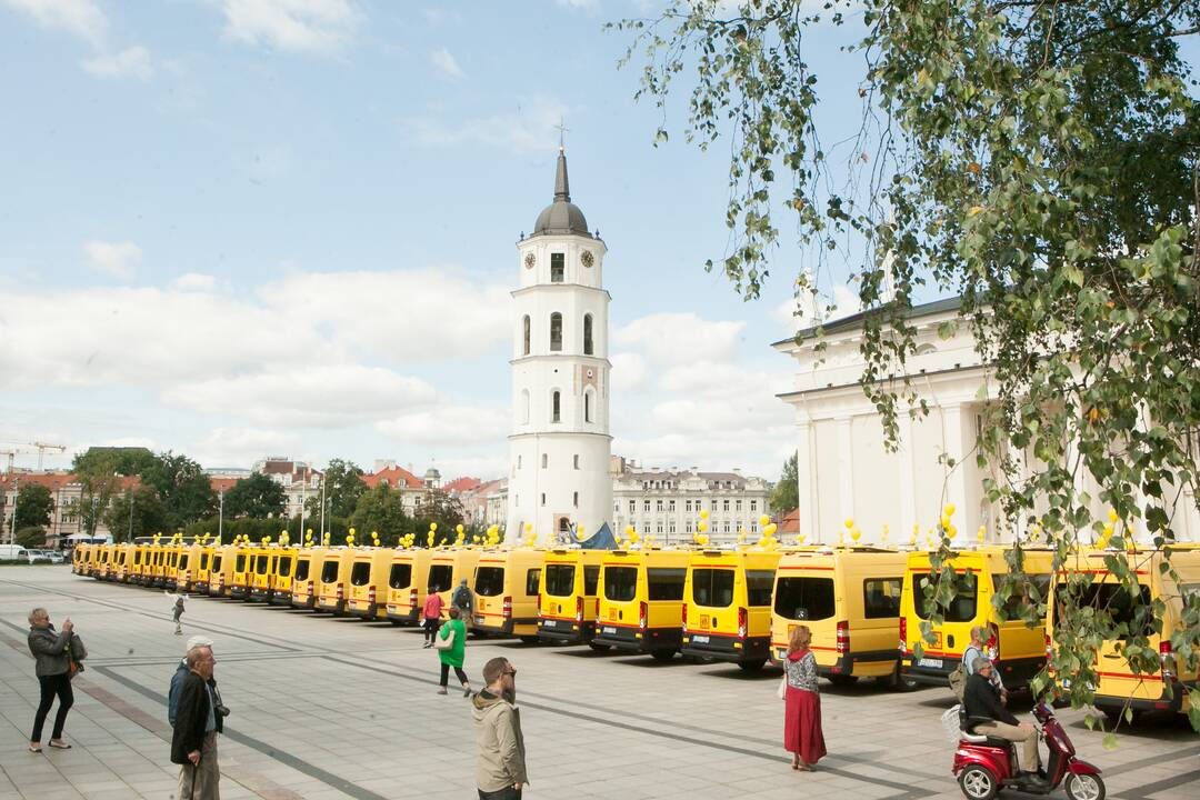 Mokykloms – nauji geltonieji autobusiukai