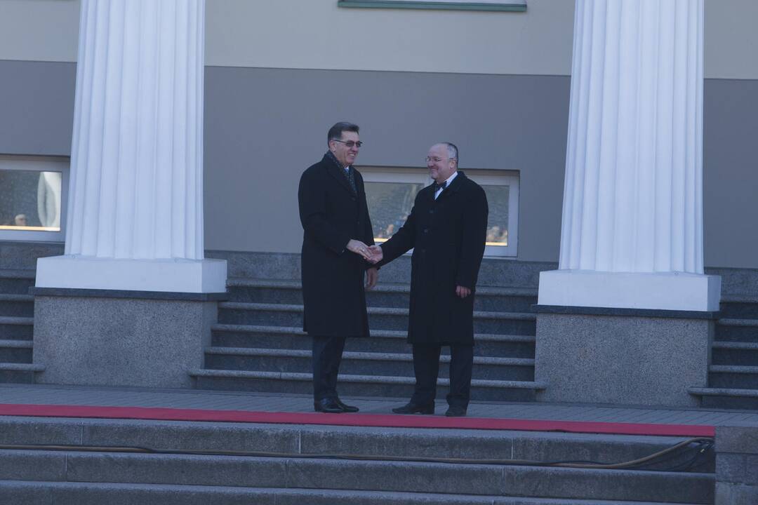 Vilniuje vyko iškilminga Lietuvos ir NATO vėliavų pakėlimo ceremonija