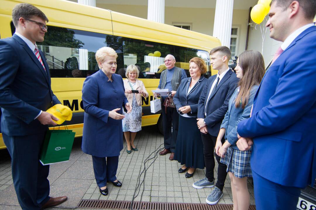 Nauji autobusiukai mokykloms