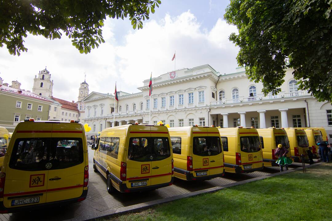 Nauji autobusiukai mokykloms