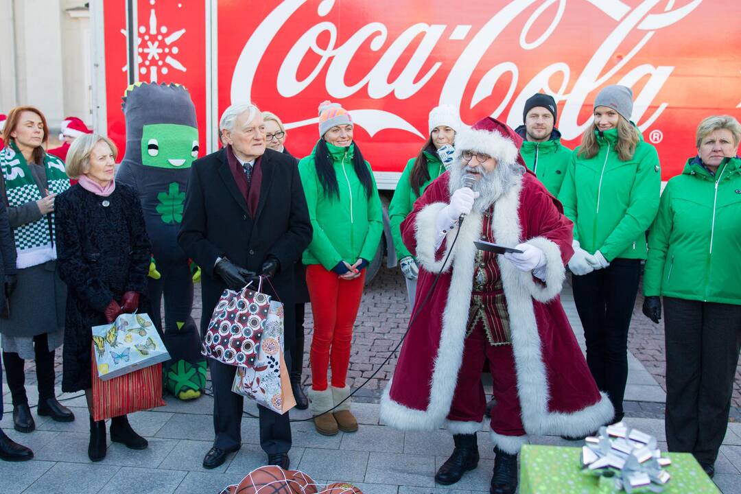 Kelionę po Lietuvą pradėjo Kalėdų karavanas