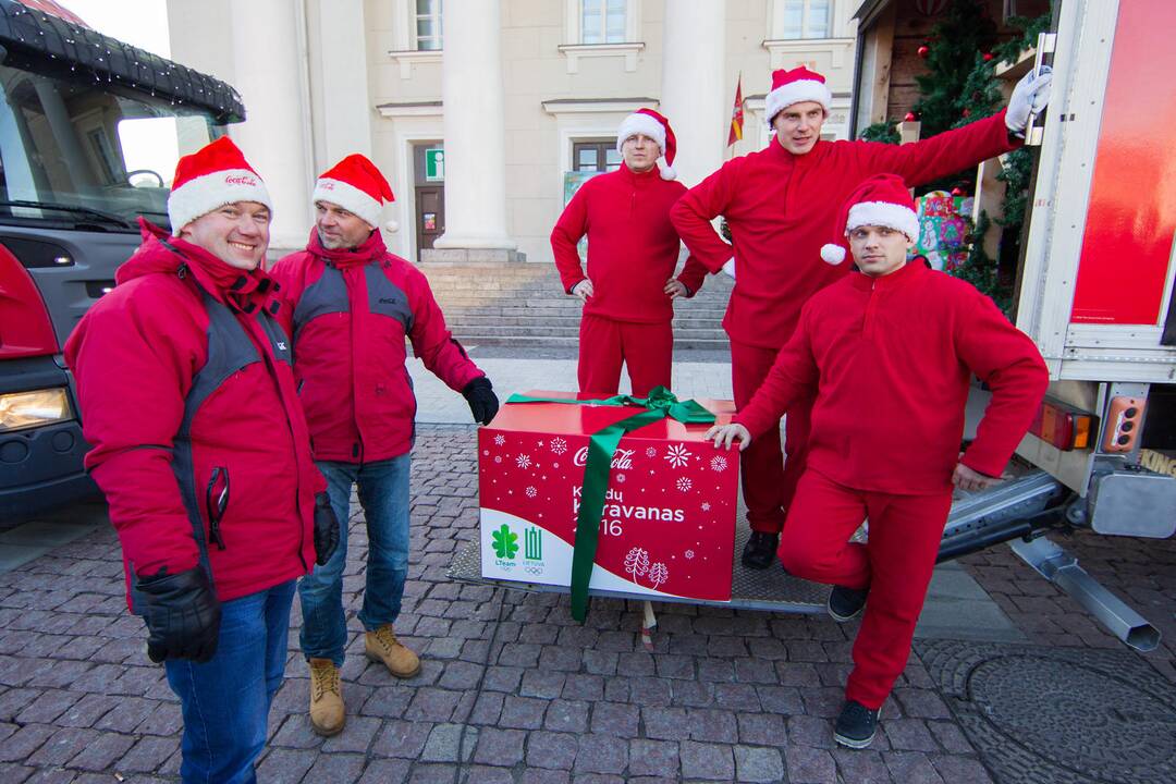 Kelionę po Lietuvą pradėjo Kalėdų karavanas