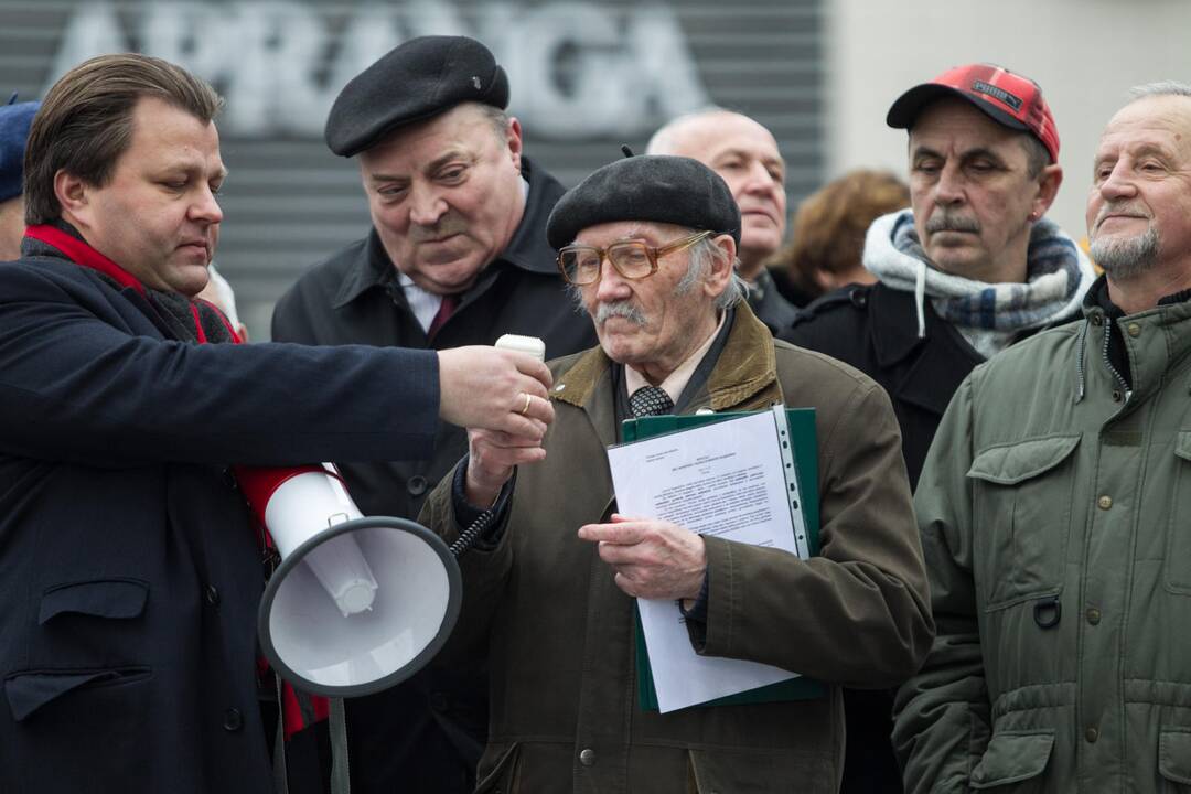 Protestas prieš mero A. Zuoko planus naikinti seniūnijas