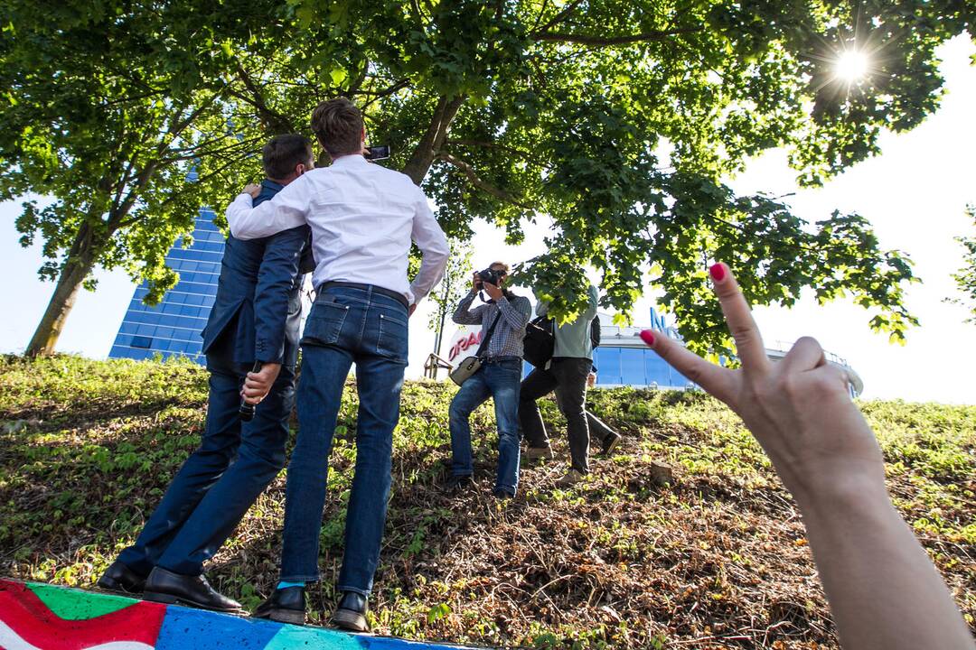 Neries krantinė ties Verslo trikampiu virto „Pietų zona“