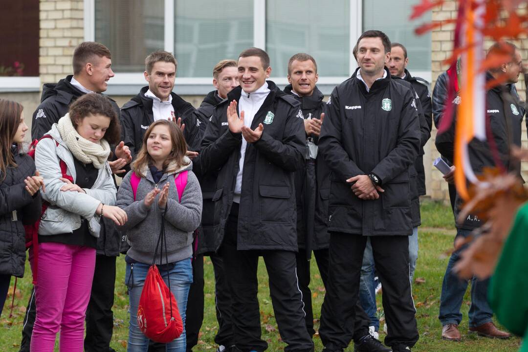 Prie Senvagės gimnazijos statys naują stadioną